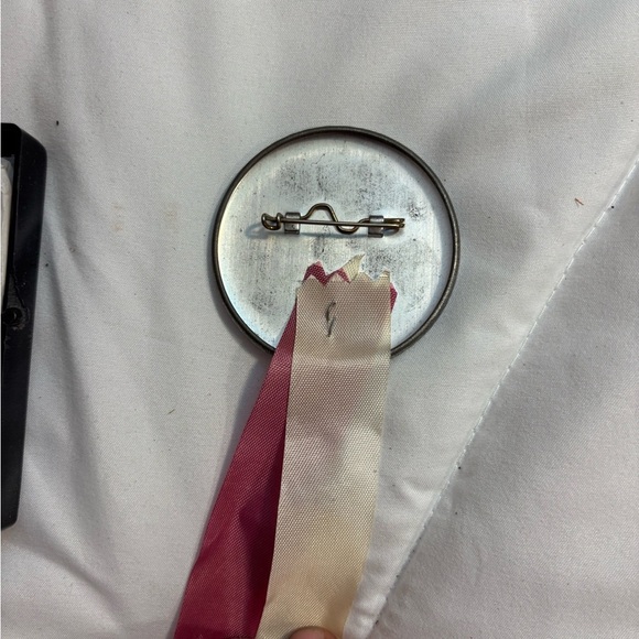 Original Vintage BaltimoreColts NFL Football PinbackButton, Ribbons - Picture 4 of 4